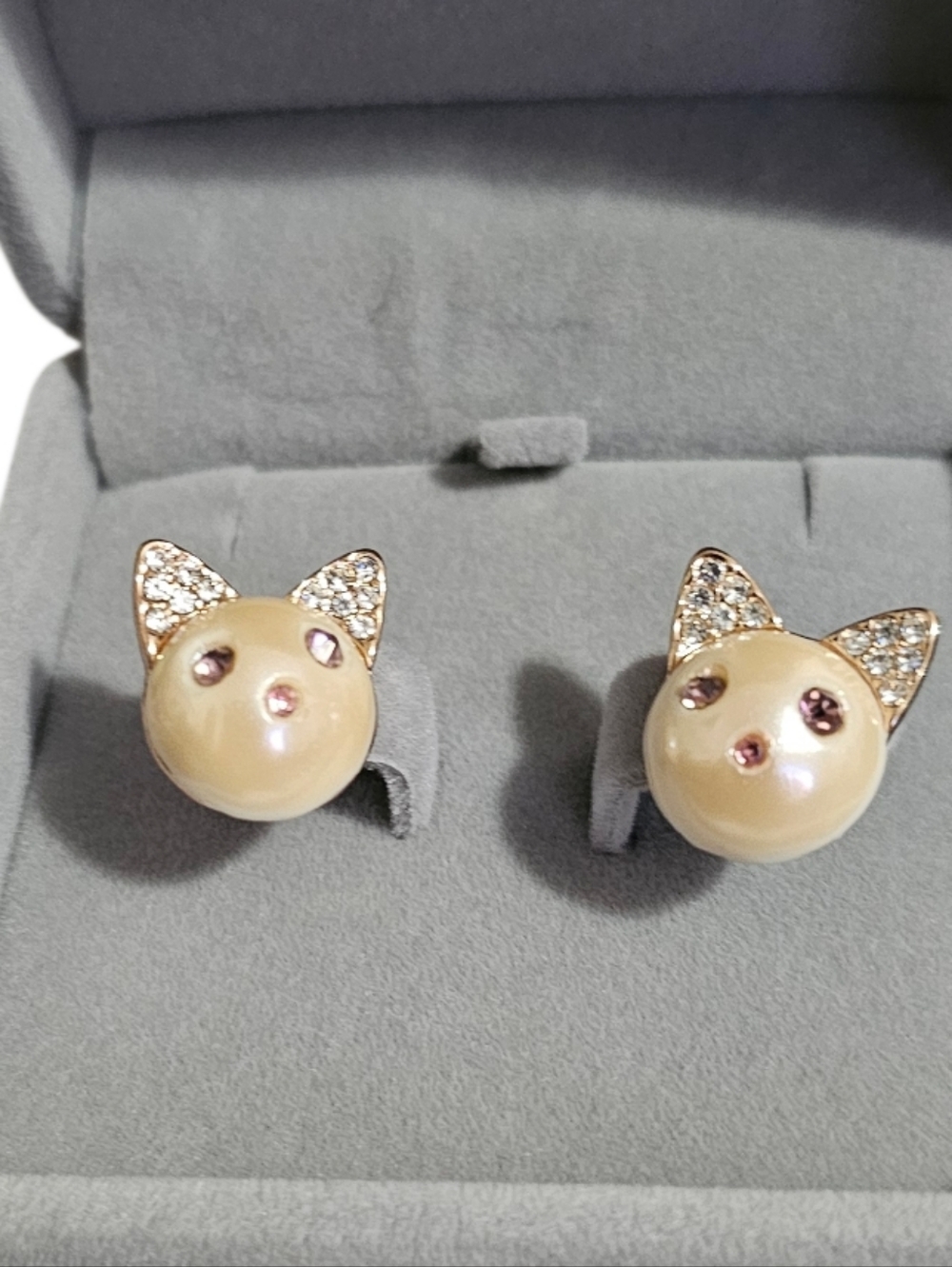 Betsey Johnson Pearl Cat Stud Earrings Gold Crystal Kitty NWOT Gift Box Cute Lux